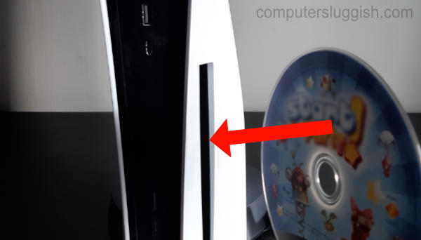 Showing the correct way to insert a disc on a vertical PS5